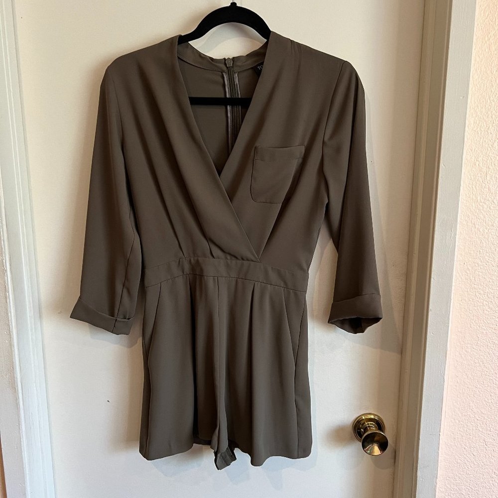 Topshop Olive Romper Size 2 V-neck 3/4 Sleeve Pockets Zip Back Casual